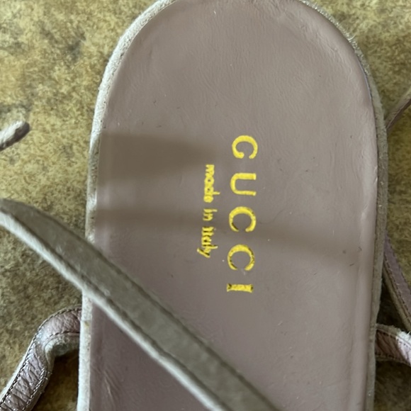 Gucci suede crystal logo thong sandals - Picture 3 of 7